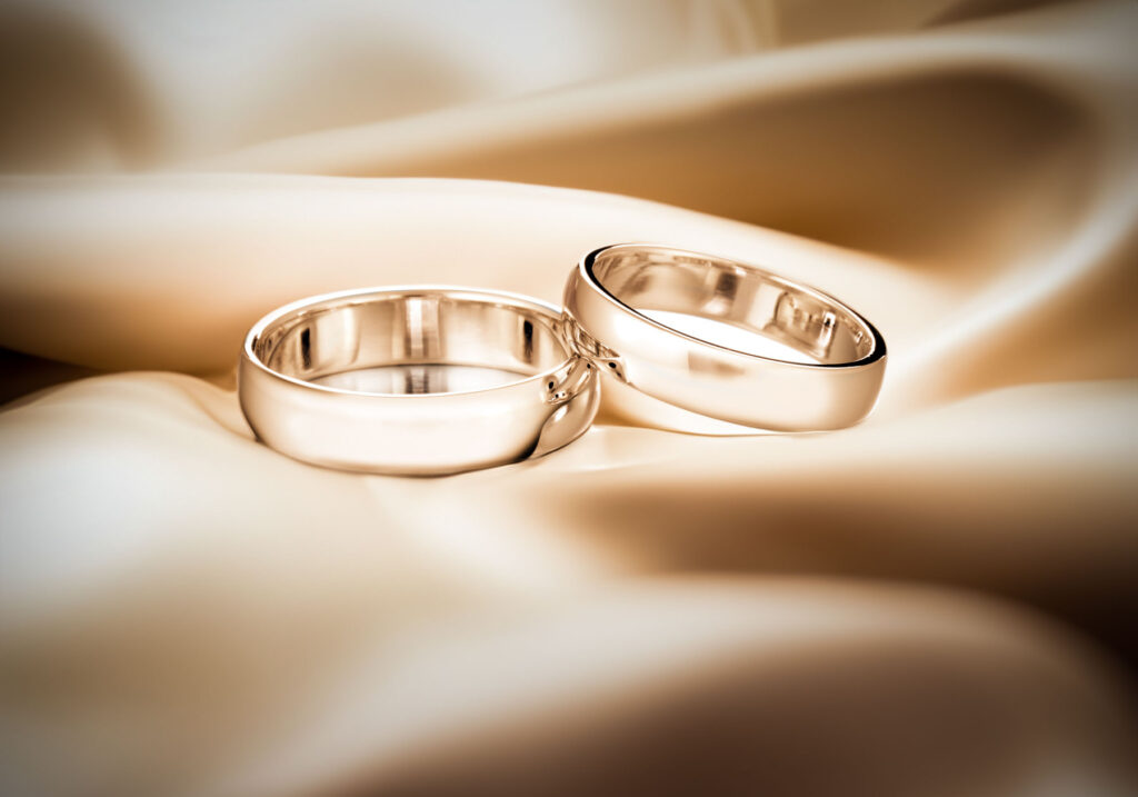 laakea kiiltävä sormus