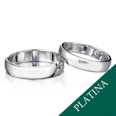 Kaksi laakeaa kiiltävää platina-kihlasormusta
